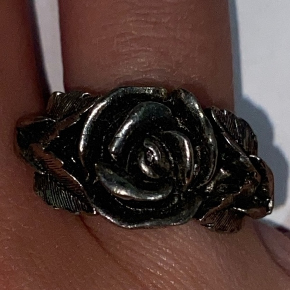 ๐ต Vintage Flower Silver Tone Ring - Picture 4 of 7